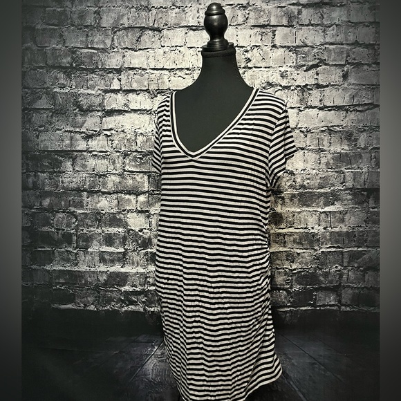 Liz Lange Maternity - Picture 1 of 6